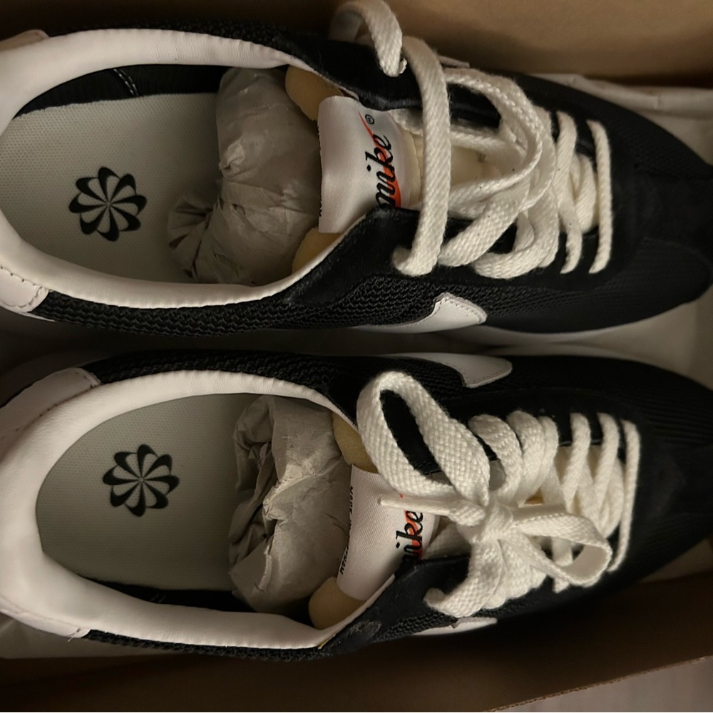 Nike Black and White Men's Sneakers